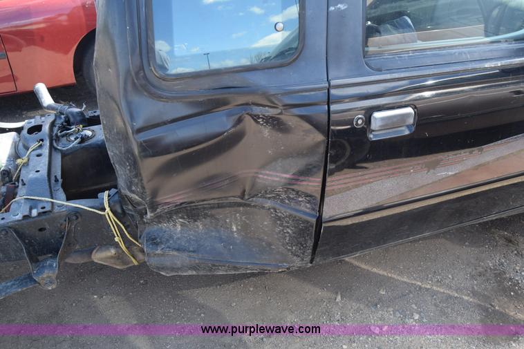 image for item BW9489 1996 Mazda B3000 SE Ext. Cab pickup truck cab and chassis