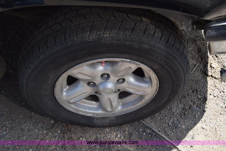 image for item BW9489 1996 Mazda B3000 SE Ext. Cab pickup truck cab and chassis