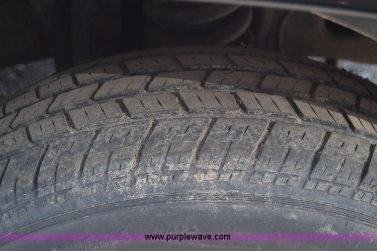 image for item BW9489 1996 Mazda B3000 SE Ext. Cab pickup truck cab and chassis