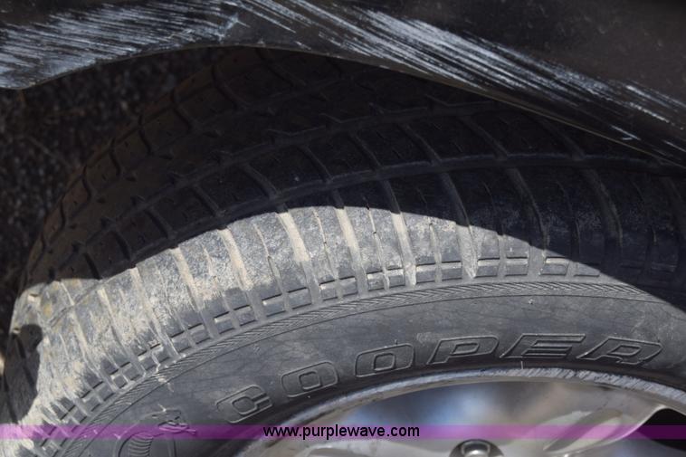 image for item BW9489 1996 Mazda B3000 SE Ext. Cab pickup truck cab and chassis