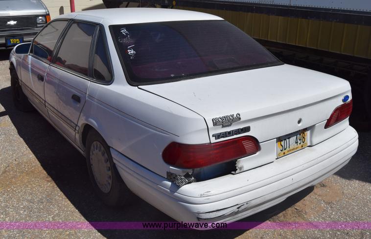 image for item BX9733 1993 Ford Taurus GL