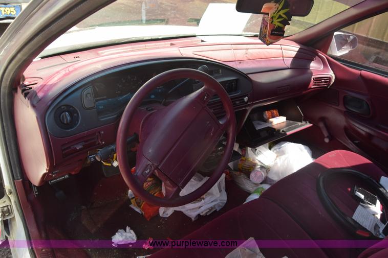 image for item BX9733 1993 Ford Taurus GL