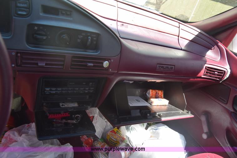 image for item BX9733 1993 Ford Taurus GL