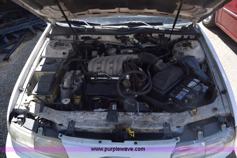 image for item BX9733 1993 Ford Taurus GL