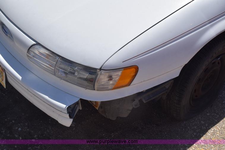 image for item BX9733 1993 Ford Taurus GL