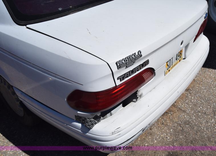 image for item BX9733 1993 Ford Taurus GL