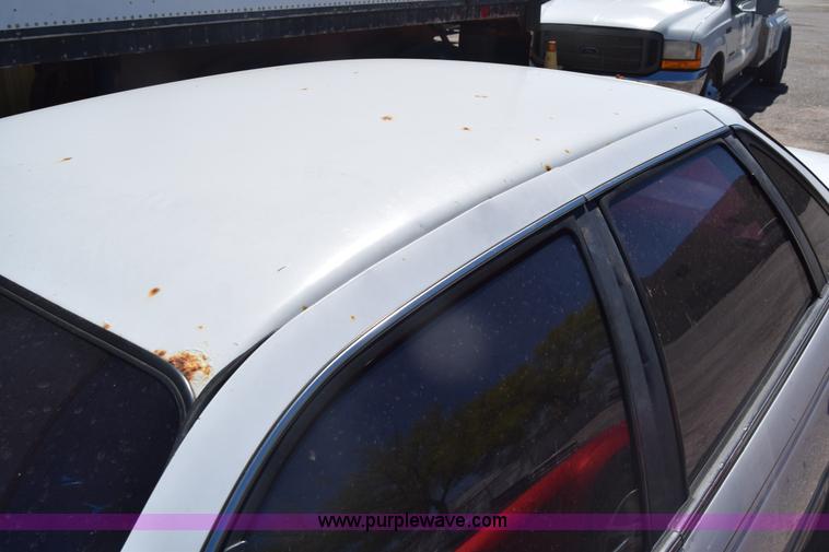 image for item BX9733 1993 Ford Taurus GL