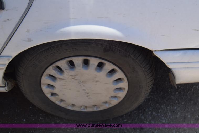 image for item BX9733 1993 Ford Taurus GL