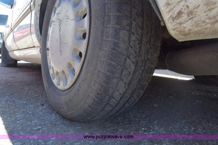 image for item BX9733 1993 Ford Taurus GL