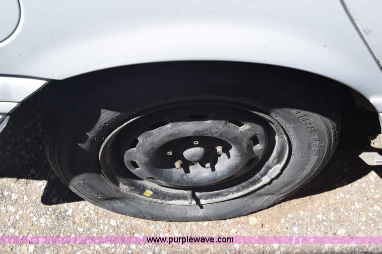 image for item BX9733 1993 Ford Taurus GL