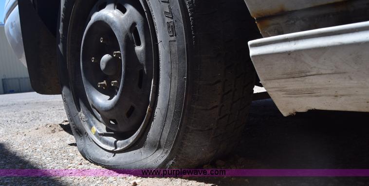 image for item BX9733 1993 Ford Taurus GL