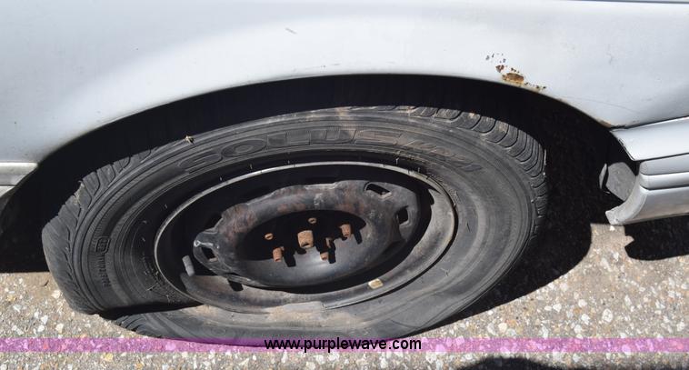 image for item BX9733 1993 Ford Taurus GL