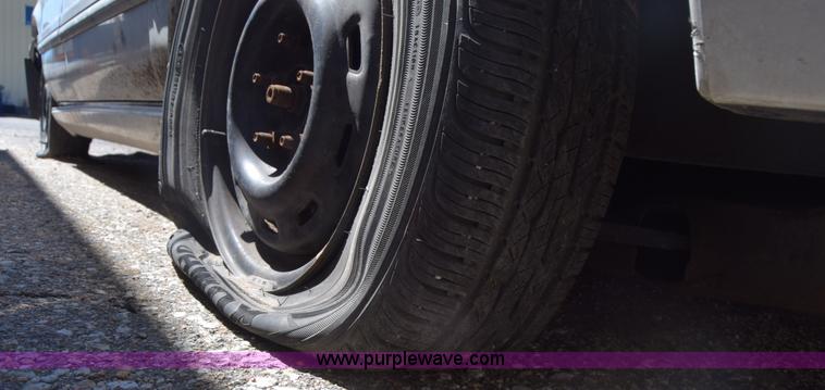 image for item BX9733 1993 Ford Taurus GL