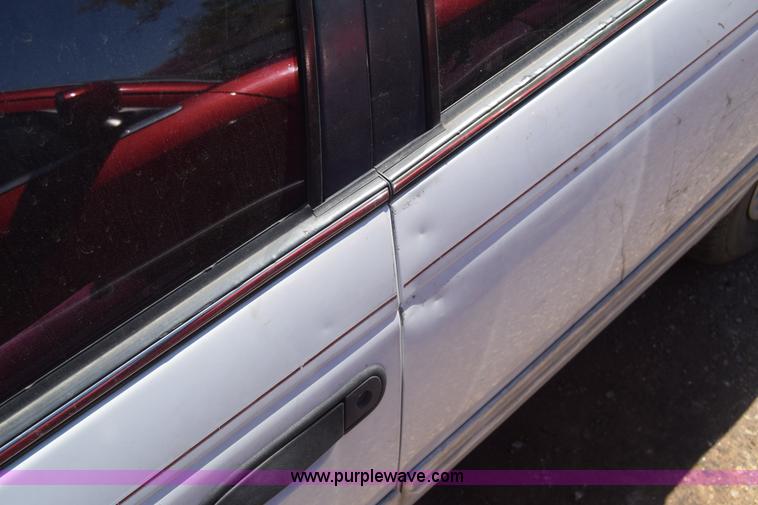 image for item BX9733 1993 Ford Taurus GL