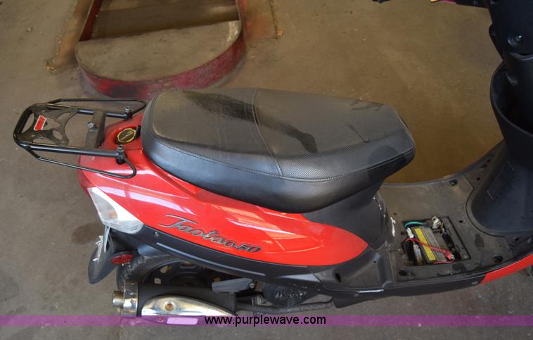 image for item BX9737 2014 Tao Tao ATM50 moped