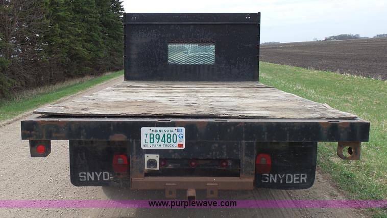 image for item AL9195 1987 Ford F350 flatbed pickup truck