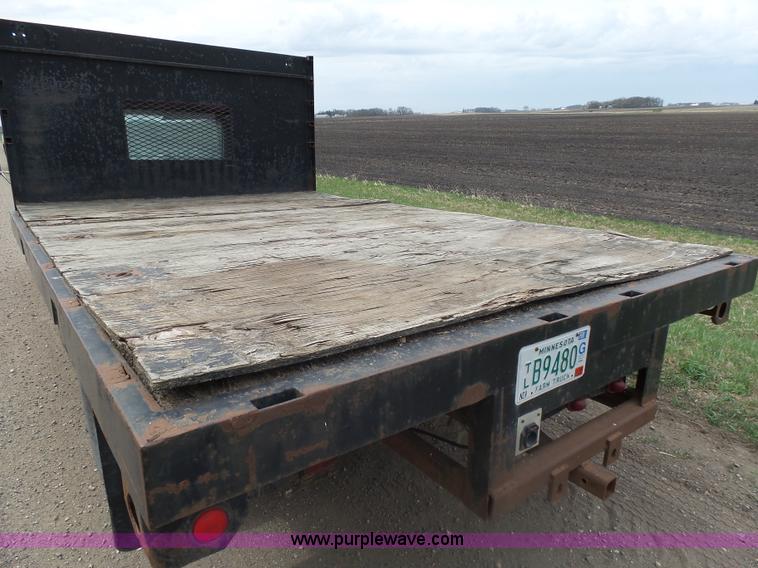 image for item AL9195 1987 Ford F350 flatbed pickup truck