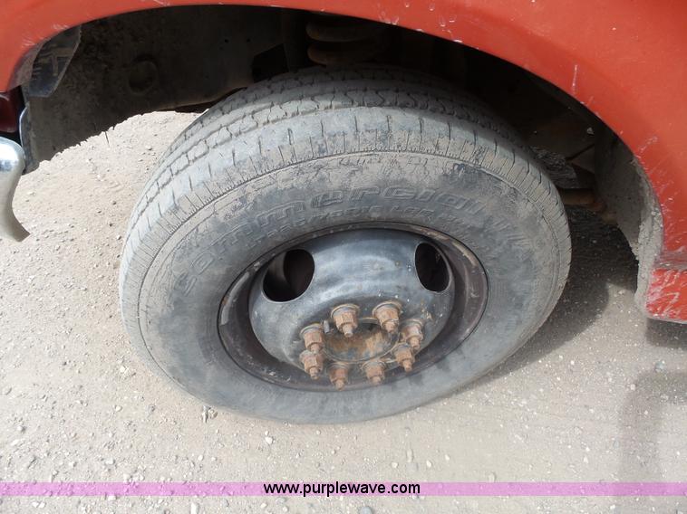 image for item AL9195 1987 Ford F350 flatbed pickup truck