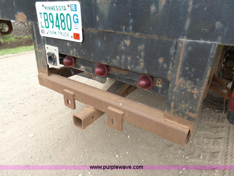 image for item AL9195 1987 Ford F350 flatbed pickup truck