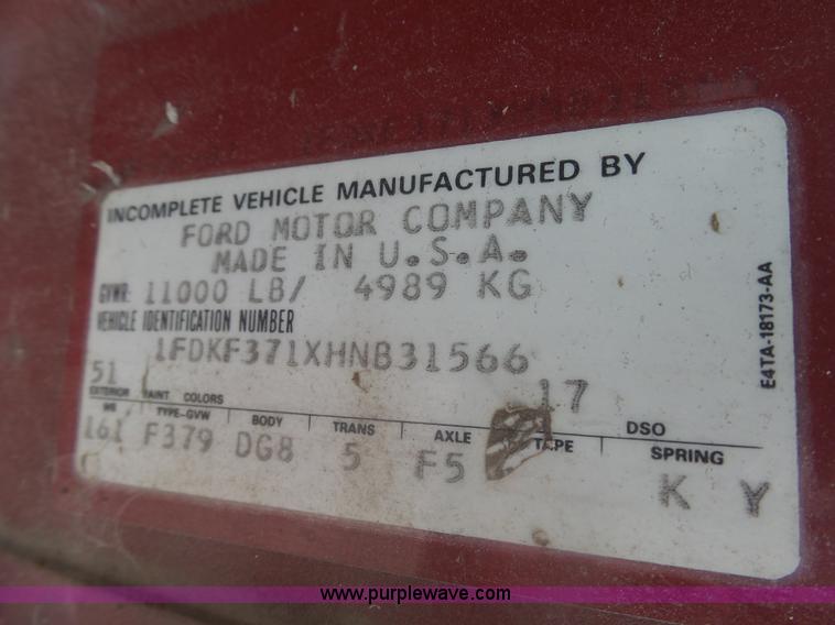 image for item AL9195 1987 Ford F350 flatbed pickup truck