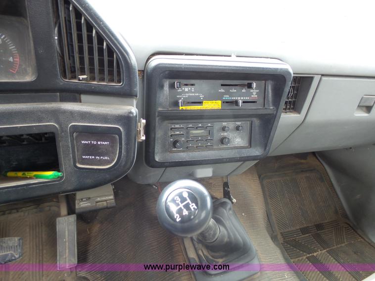 image for item AL9195 1987 Ford F350 flatbed pickup truck