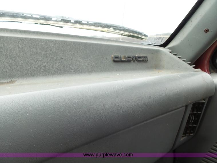 image for item AL9195 1987 Ford F350 flatbed pickup truck