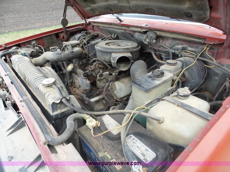 image for item AL9195 1987 Ford F350 flatbed pickup truck