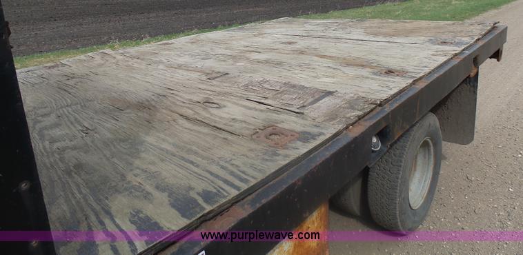 image for item AL9195 1987 Ford F350 flatbed pickup truck