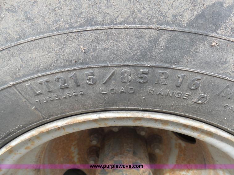 image for item AL9195 1987 Ford F350 flatbed pickup truck