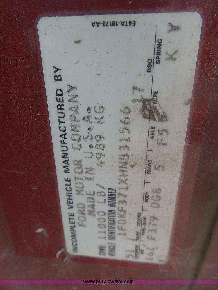 image for item AL9195 1987 Ford F350 flatbed pickup truck