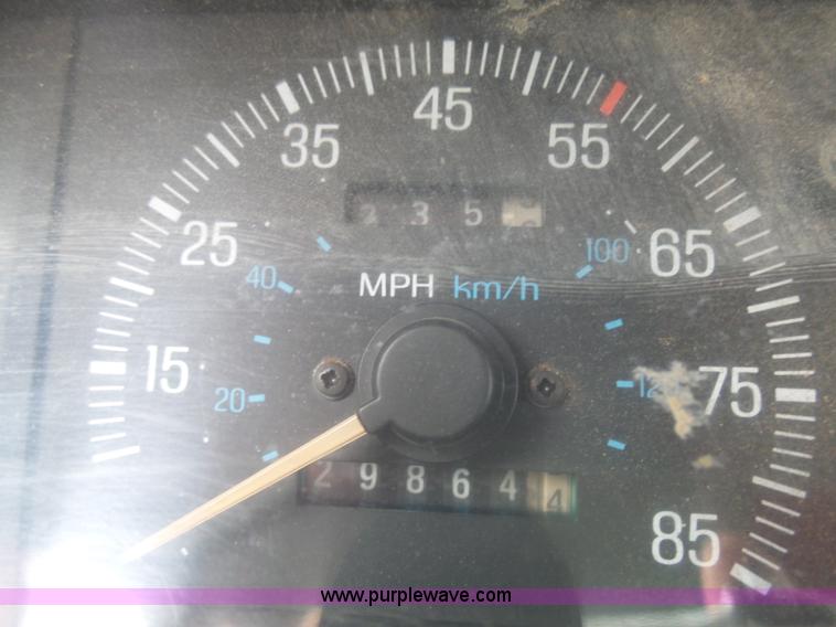 image for item AL9195 1987 Ford F350 flatbed pickup truck