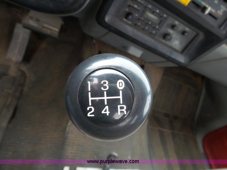 image for item AL9195 1987 Ford F350 flatbed pickup truck