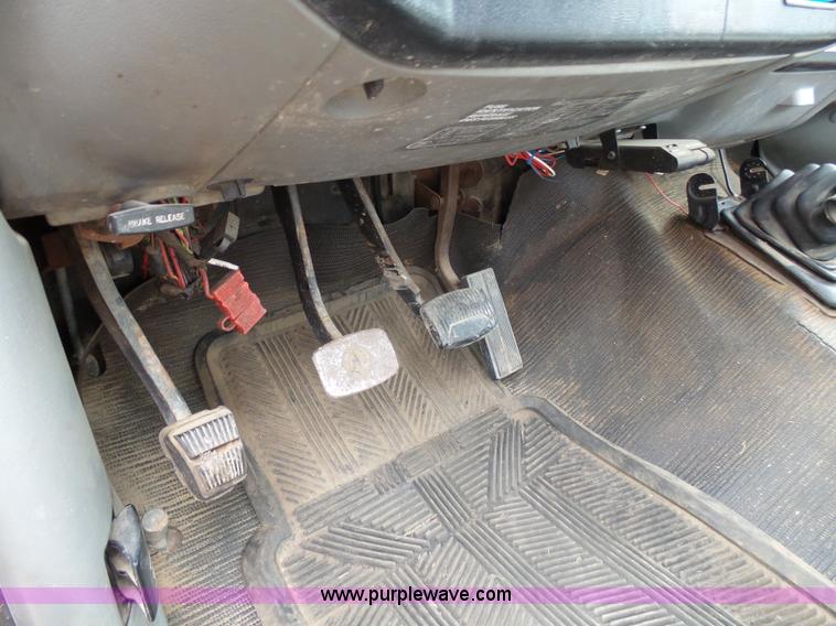 image for item AL9195 1987 Ford F350 flatbed pickup truck