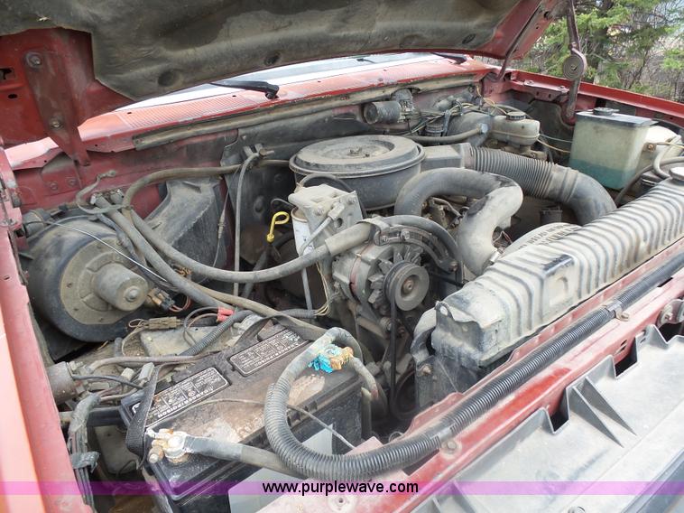 image for item AL9195 1987 Ford F350 flatbed pickup truck