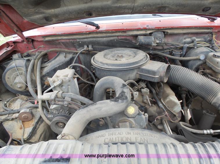 image for item AL9195 1987 Ford F350 flatbed pickup truck