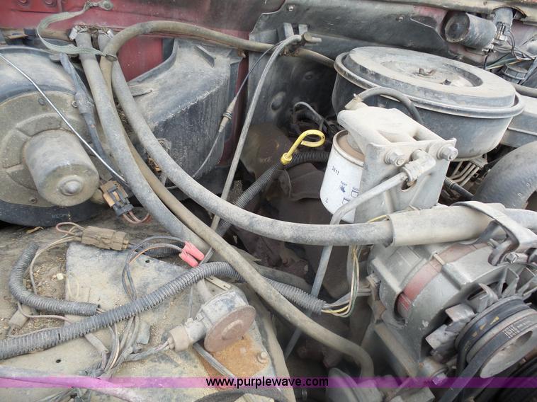 image for item AL9195 1987 Ford F350 flatbed pickup truck