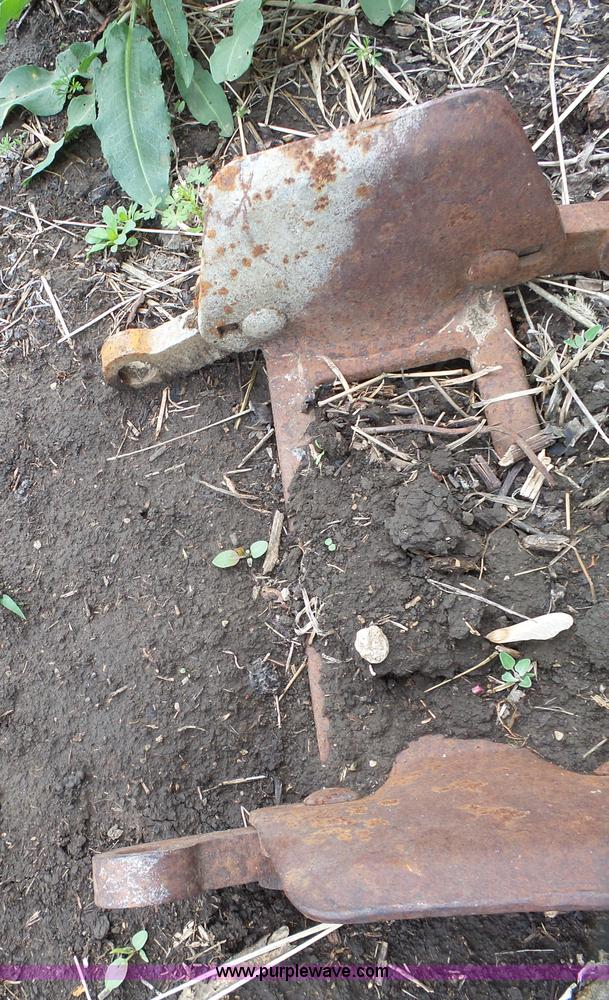 image for item AM9596 Grouser steel skid steer tracks