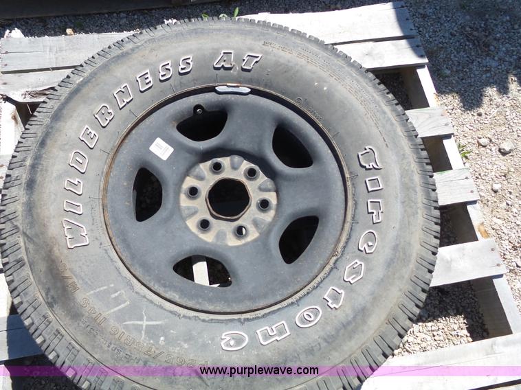 (11) tires in Topeka, KS Item AM9657 sold Purple Wave