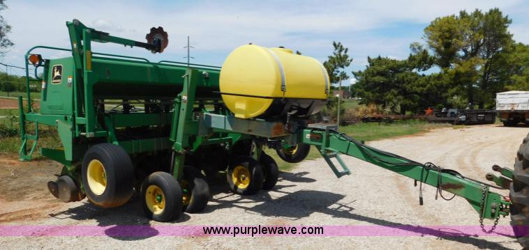 image for item AQ9670 John Deere 1535 grain drill
