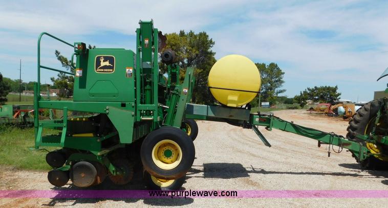 image for item AQ9670 John Deere 1535 grain drill
