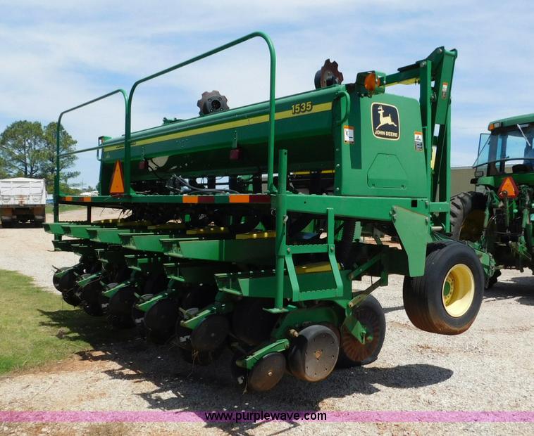 image for item AQ9670 John Deere 1535 grain drill