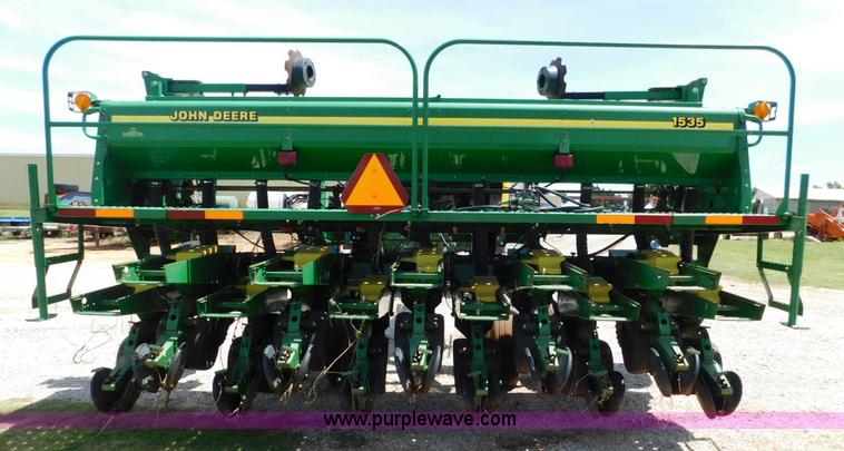 image for item AQ9670 John Deere 1535 grain drill