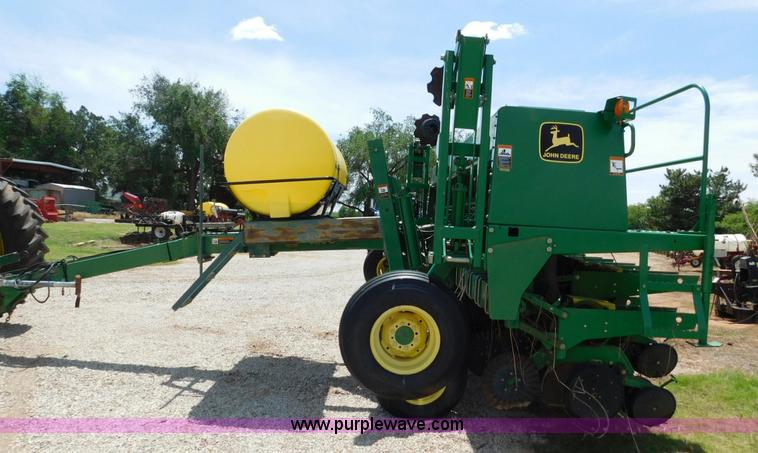 image for item AQ9670 John Deere 1535 grain drill