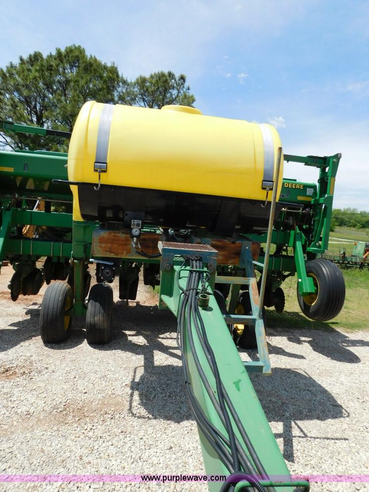 image for item AQ9670 John Deere 1535 grain drill