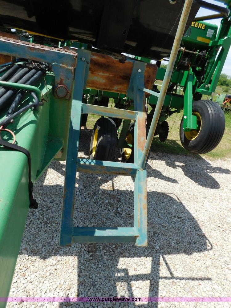 image for item AQ9670 John Deere 1535 grain drill