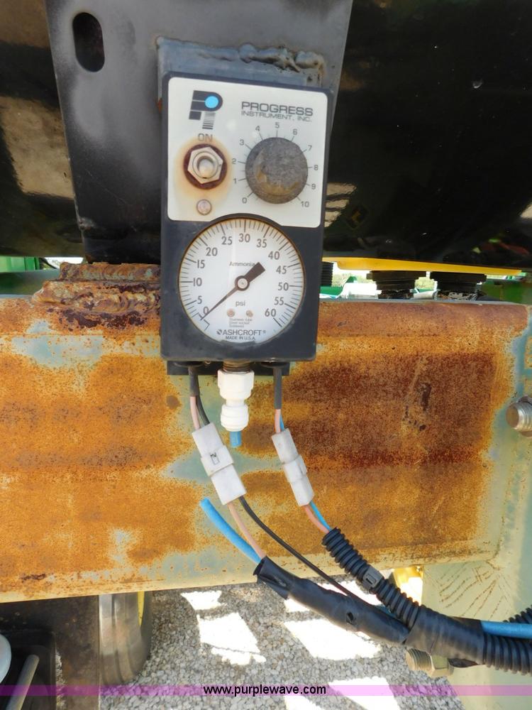 image for item AQ9670 John Deere 1535 grain drill