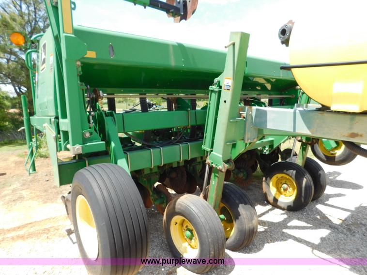 image for item AQ9670 John Deere 1535 grain drill