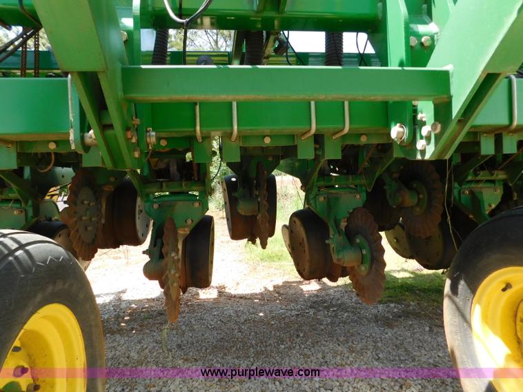 image for item AQ9670 John Deere 1535 grain drill