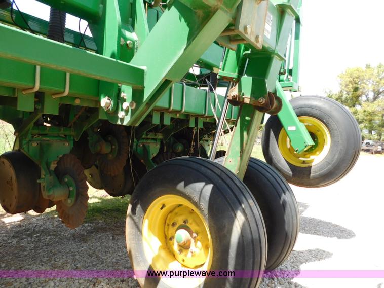 image for item AQ9670 John Deere 1535 grain drill