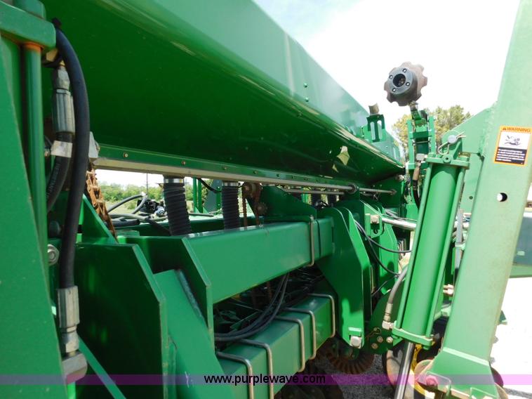 image for item AQ9670 John Deere 1535 grain drill